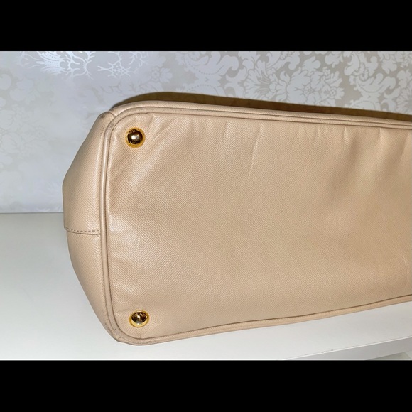 Authentic Prada Saffiano Tote - Picture 3 of 5